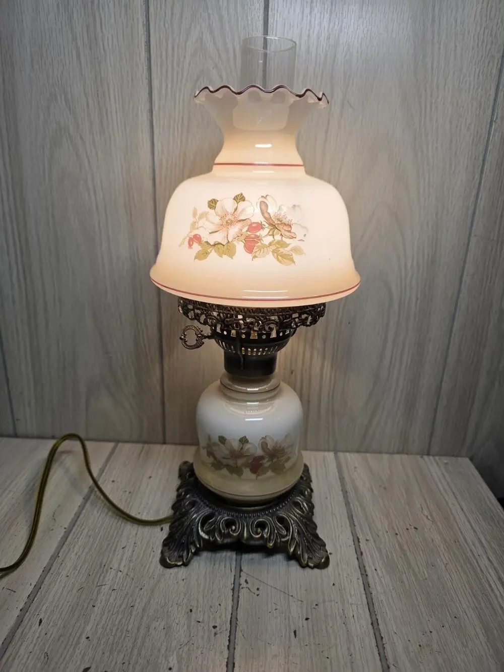Vtg Hurricane Parlor Desk Lamp Roses Rose Hips Berries Metal Base Stand 15.5”